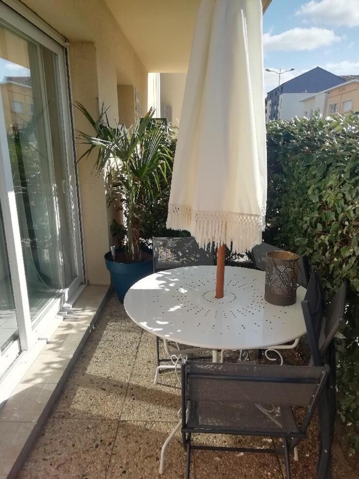 T3 Rez-de-chaussee Lumineux Avec Terrasse Proche Appartement *